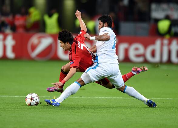 22.10.2014, Fussball, Saison 2014 15, UEFA Champions League, Vorrunde, Bayer 04 Leverkusen - Zenit St. Petersburg Heung-Min Son, Heung Min Son (Bayer 04 Leverkusen), li., gegen Hulk (Zenit St. Petersburg)
