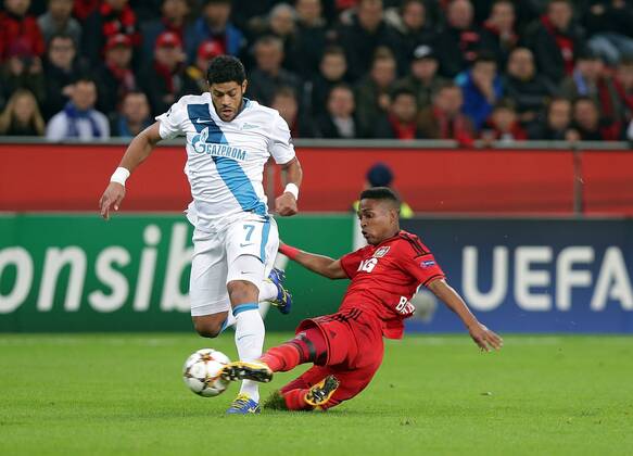 22.10.2014, xovx, Bayer Leverkusen - Zenit St.Petersburg, v.l. Hulk (Zenit St. Petersburg), Wendell (Bayer 04 Leverkusen), Aktion.