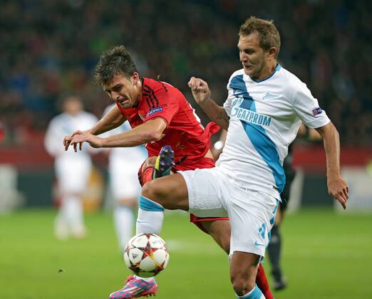 22.10.2014, xovx, Bayer Leverkusen - Zenit St.Petersburg, v.l. Giulio Donati (Bayer 04 Leverkusen), Domenico Criscito (Zenit St. Petersburg), Aktion.