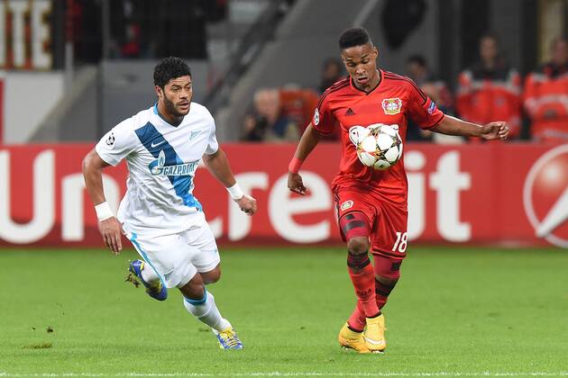 Fußball Champions League Gruppenphase Bayer Leverkusen - Zenit St. Petersburg am 22.10.2014 in der BayArena in Leverkusen Hulk ( St. Petersburg ), links - Wendell ( Leverkusen ), rechts