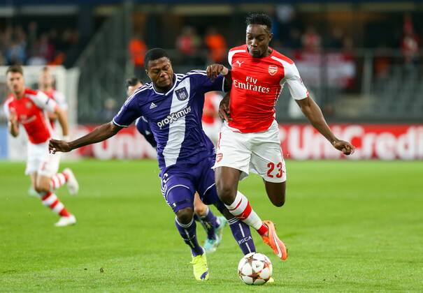 - BRUSSELS, BELGIUM: Anderlecht s Chancel Mbemba and Arsenal s Danny Welbeck fight for the ball during a third group stage game between RSCA Anderlecht and English team Arsenal, in the group D of the UEFA Champions League competition, Wednesday 22 October 2014. VIRGINIExLEFOUR  premiumd 20144951