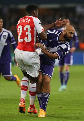 - BRUSSELS, BELGIUM: Arsenal s Danny Welbeck and Anderlecht s Anthony Vanden Borre fight for the ball during a third group stage game between RSCA Anderlecht and English team Arsenal, in the group D of the UEFA Champions League competition, Wednesday 22 October 2014. VIRGINIExLEFOUR  premiumd 20144952