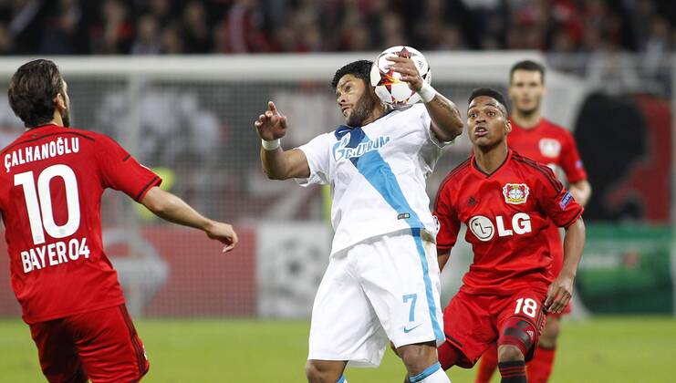 Leverkusens Hakan Calhanoglu (L) and Leverkusens Wendell (R) against Petersburgs Hulk during the Championsleague match between Bayer 04 Leverkusen and St. Petersburg, Bayarena in Leverkusen on October 22., 2014. Bayer 04 Leverkusen vs. St. Petersburg in der Gruppenphase der Champions League Qualifikation Saison 2014 2015 am 22. Oktober 2014.