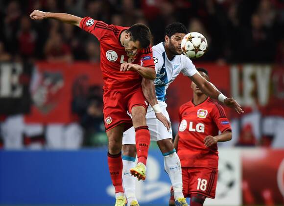 22.10.2014, Fussball, Saison 2014 15, UEFA Champions League, Vorrunde, Bayer 04 Leverkusen - Zenit St. Petersburg Emir Spahic (Bayer 04 Leverkusen), li., gegen Hulk (Zenit St. Petersburg)