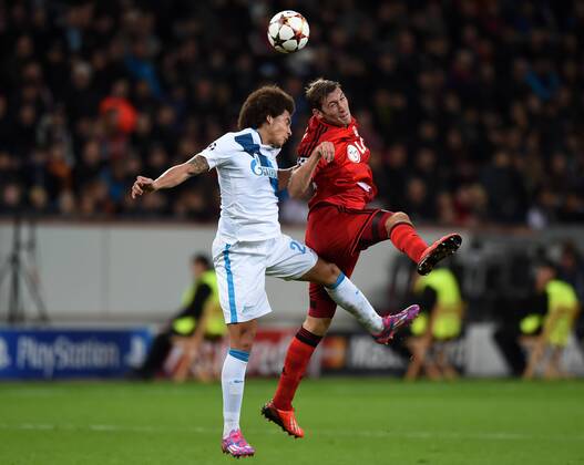 22.10.2014, Fussball, Saison 2014 15, UEFA Champions League, Vorrunde, Bayer 04 Leverkusen - Zenit St. Petersburg Stefan Reinartz (Bayer 04 Leverkusen), re., gegen Axel Witsel (Zenit St. Petersburg)