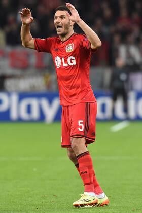 Fußball Champions League Gruppenphase Bayer Leverkusen - Zenit St. Petersburg am 22.10.2014 in der BayArena in Leverkusen Emir Spahic ( Leverkusen )