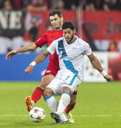 Emir Spahic (Bayer), Hulk (Zenit) 22.10.2014, Leverkusen, Bayer 04 Leverkusen vs. FC Zenit St.Petersburg Â