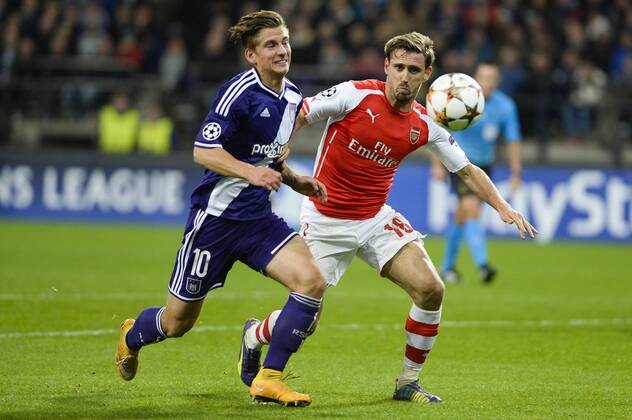 - BRUSSELS, BELGIUM: Anderlecht s Dennis Praet and Arsenal s Nacho Monreal fight for the ball during a third group stage game between RSCA Anderlecht and English team Arsenal, in the group D of the UEFA Champions League competition, Wednesday 22 October 2014. LAURIExDIEFFEMBACQ  premiumd 20145083
