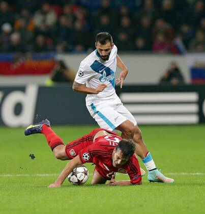 22.10.2014, xovx, Bayer Leverkusen - Zenit St.Petersburg, v.l. Zweikampf zwischen Giulio Donati (Bayer 04 Leverkusen) und Danny (Zenit St. Petersburg), Aktion.