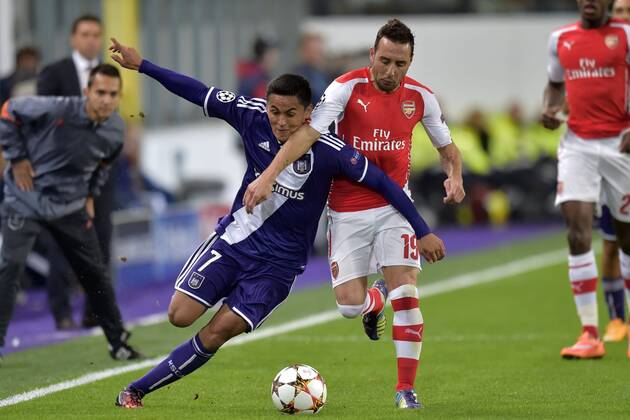 Andy Najar of RSC Anderlecht battles for the ball with Santi Cazorla of Arsenal FOOTBALL : Anderlecht vs Arsenal - Ligue des Champions - 3e journee - Gr D - 22 10 2014 Photonews Panoramic 