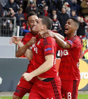 Leverkusens Kyriakos Papadopoulos (M) celebrates scoring the 2:0 with Leverkusens Wendell (R) and Leverkusens Karim Bellarabi during the Championsleague match between Bayer 04 Leverkusen and St. Petersburg, Bayarena in Leverkusen on October 22., 2014. Bayer 04 Leverkusen vs. St. Petersburg in der Gruppenphase der Champions League Qualifikation Saison 2014 2015 am 22. Oktober 2014.