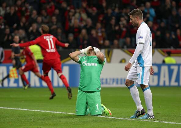 22.10.2014, xovx, Bayer Leverkusen - Zenit St.Petersburg, v.l. Yuriy Lodygin (Zenit St. Petersburg), Javi Garcia (Zenit St. Petersburg) enttaeuscht, enttaeuscht schauend, dissapointed, nach dem Tor zum 1:0, Freisteller.