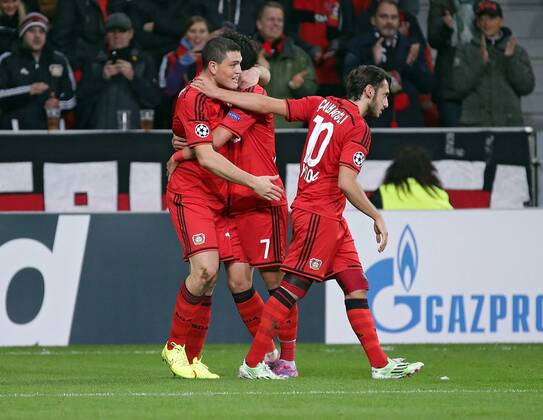 22.10.2014, xovx, Bayer Leverkusen - Zenit St.Petersburg, v.l. Jubel bei Kyriakos Papadopoulos (Bayer 04 Leverkusen), Heung-Min Son (Bayer 04 Leverkusen), Hakan Calhanoglu (Bayer 04 Leverkusen) nach dem Tor zum 2:0, Freisteller.