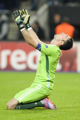 - BRUSSELS, BELGIUM: Anderlecht s goalkeeper Silvio Proto looks dejected during a third group stage game between RSCA Anderlecht and English team Arsenal, in the group D of the UEFA Champions League competition, Wednesday 22 October 2014. LAURIExDIEFFEMBACQ  premiumd 20145318