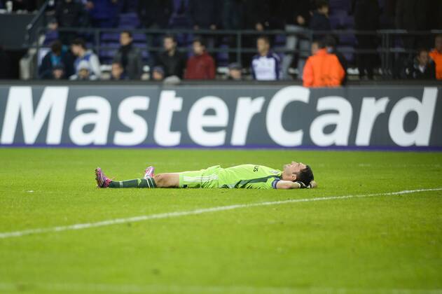 - BRUSSELS, BELGIUM: Anderlecht s goalkeeper Silvio Proto looks dejected after loosing a third group stage game between RSCA Anderlecht and English team Arsenal, in the group D of the UEFA Champions League competition, Wednesday 22 October 2014. LAURIExDIEFFEMBACQ  Aufmacher premiumd 20145328