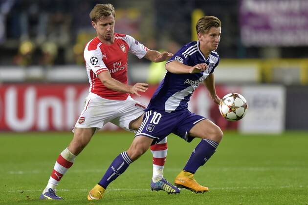 Dennis Praet of RSC Anderlecht battles for the ball with Nacho Monreal of Arsenal FOOTBALL : Anderlecht vs Arsenal - Ligue des Champions - 3e journee - Gr D - 22 10 2014 Photonews Panoramic 