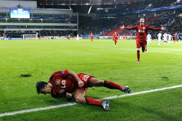 Fussball, UEFA Champions League, Herren, Saison 2014 2015, Gruppe C, 3. Spieltag, BayArena Leverkusen, Bayer Leverkusen (rot) - Zenit St. Petersburg (weiss) 2:0; Jubel Giulio Donati (Leverkusen) nach seinem Tor zum 1:0, zusammen mit Stefan Kießling, Kiessling (Leverkusen). Jubel, Freude, Aktion.