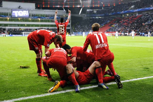 Fussball, UEFA Champions League, Herren, Saison 2014 2015, Gruppe C, 3. Spieltag, BayArena Leverkusen, Bayer Leverkusen (rot) - Zenit St. Petersburg (weiss) 2:0; Jubel Giulio Donati (Leverkusen) nach seinem Tor zum 1:0, zusammen mit v.li.: Stefan Reinartz (Leverkusen), Karim Bellarabi (Leverkusen), Wendell (Leverkusen), Heung-Min Son (Leverkusen) und Stefan Kießling, Kiessling (Leverkusen). Jubel, Freude, Aktion.