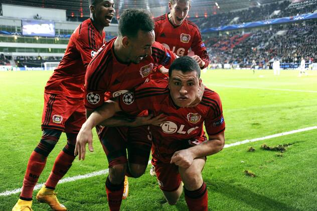 Fussball, UEFA Champions League, Herren, Saison 2014 2015, Gruppe C, 3. Spieltag, BayArena Leverkusen, Bayer Leverkusen (rot) - Zenit St. Petersburg (weiss) 2:0; Jubel Kyriakos Papadopoulos (Leverkusen) nach seinem Tor zum 2:0, zusammen mit v.li.: Wendell (Leverkusen), Karim Bellarabi (Leverkusen) und Stefan Kießling, Kiessling (Leverkusen). Jubel, Freude, Aktion.