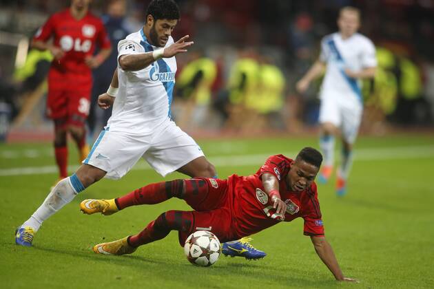 Champions League 2014-2015 Gruppe C Bayer 04 Leverkusen vs. Football Club Zenit St. Petersburg HIER Brasilianer unter sich rechts Wendell ( Bayer 04 Leverkusen ) und links Hulk ( Zenit )