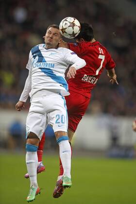 Champions League 2014-2015 Gruppe C Bayer 04 Leverkusen vs. Football Club Zenit St. Petersburg HIER weiß Viktor Fayzulin ( Zenit ) + rot Heung-Min Son ( Bayer 04 Leverkusen )