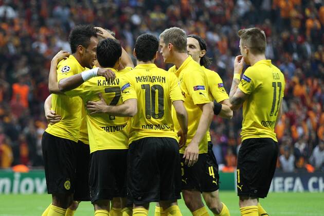 die Mannschaft freut sich ueber das Tor von Pierre-Emerick Aubameyang 17 (Borussia Dortmund) Galatasaray Istanbul vs. Borussia Dortmund, Fussball, Champions League, 22.10.2014, EP_CKT