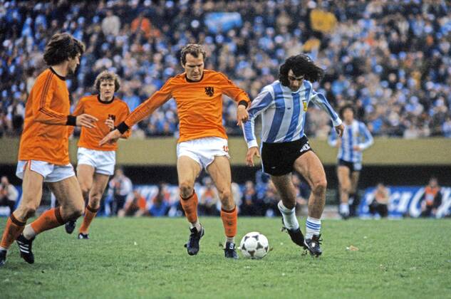 FIFA WM 1978 25.06.1978, Fussball, FIFA WM 1978 in Argentinien, Finale, Argentinien - Niederlande (3:1 n.V.): re. Mario Kempes (Argentinien).
