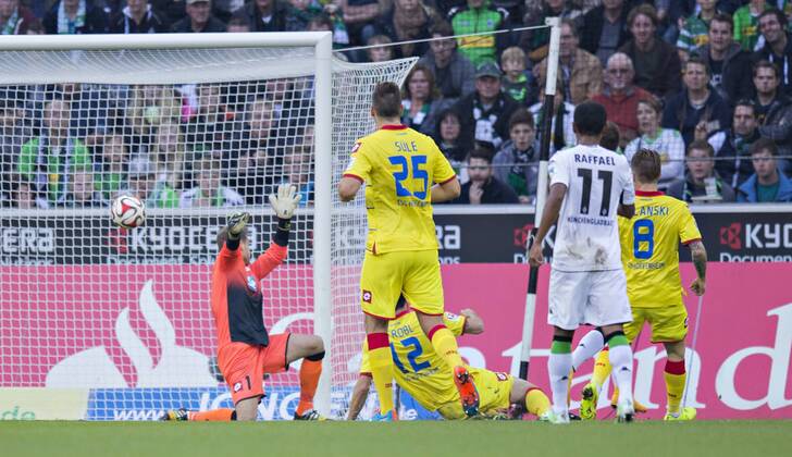 Mönchengladbach, 02.11.2014, Borussia Park Tor zum 2:1 durch Patrick Herrmann (BMG) gegen Torwart Oliver Baumann (TSG) VfL Borussia Mönchengladbach - TSG Hoffenheim mm