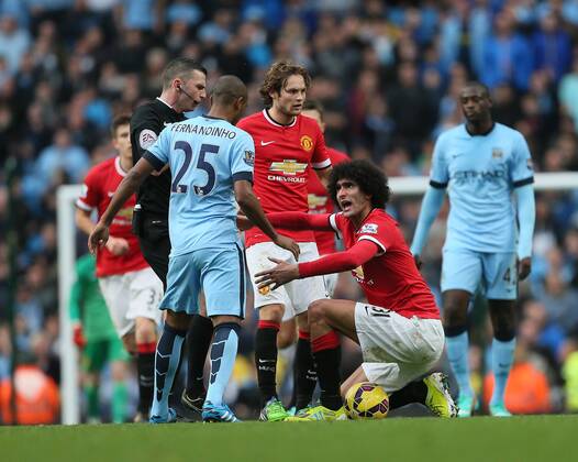 Manchester City s Fernandinho tussles with Manchester United s Marouane Fellaini - Barclays Premier League - Manchester City vs Manchester Utd - Etihad Stadium - Manchester - England - 2nd November 2014 - Picture David Klein Sportimage EDITORIAL USE ONLY. No use with unauthorised audio, video, data, fixture lists, club league logos or live services. Online in-match use limited to 120 images, no video emulation. No use in betting, games or single club league player publications.