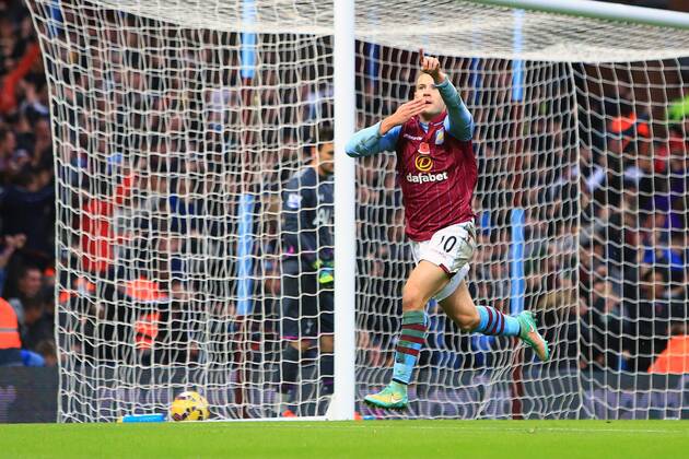 Andreas Weimann of Aston Villa celebrates scoring the opening goal - Aston Villa vs. Tottenham Hotspurs - Barclay s Premier League - Villa Park - Birmingham - 02 11 2014 Pic Philip Oldham Sportimage EDITORIAL USE ONLY. No use with unauthorised audio, video, data, fixture lists, club league logos or live services. Online in-match use limited to 120 images, no video emulation. No use in betting, games or single club league player publications.