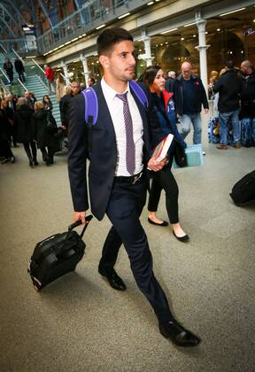 Anderlecht s Alexandar Mitrovic pictured at the arrival of Belgian soccer team RSCA Anderlecht in London St Pancras station, England, Monday 03 November 2014. VIRGINIExLEFOUR  premiumd 34556