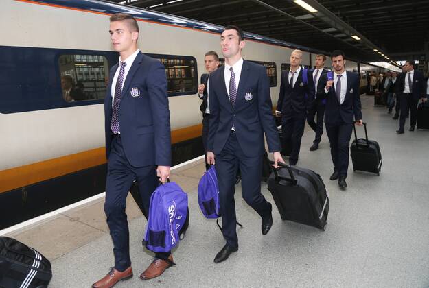 Anderlecht s Leander Dendoncker and Anderlecht s goalkeeper Silvio Proto pictured at the arrival of Belgian soccer team RSCA Anderlecht in London St Pancras station, England, Monday 03 November 2014. VIRGINIExLEFOUR  premiumd 34569