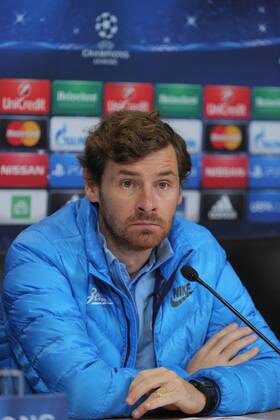 ST. PETERSBURG, RUSSIA. NOVEMBER 3, 2014. Zenit s head coach Andre Villas-Boas looks on  RE153C76