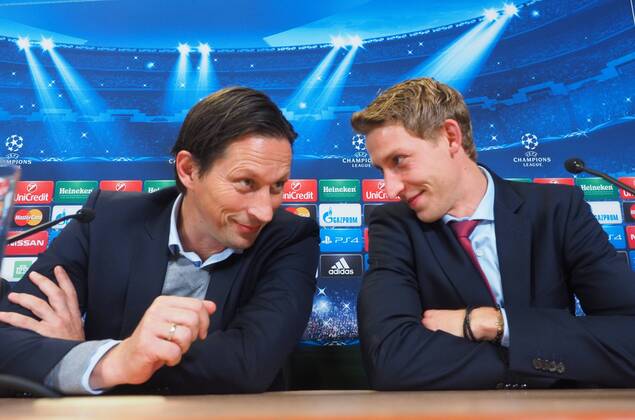 ST. PETERSBURG, RUSSIA. NOVEMBER 3, 2014. Bayer Leverkusen s head coach Roger Schmidt (L) and Bayer Leverkusen s Stefan Kiessling smile during a press conference  Aufmacher premiumd RE153C82