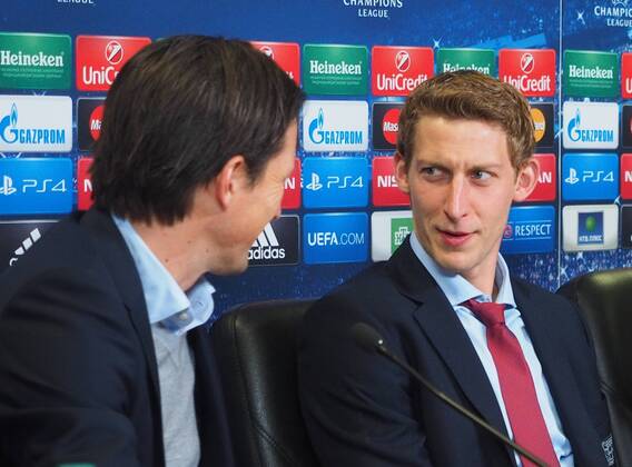 ST. PETERSBURG, RUSSIA. NOVEMBER 3, 2014. Bayer Leverkusen s head coach Roger Schmidt (L) and Bayer Leverkusen s Stefan Kiessling  premiumd RE153C89