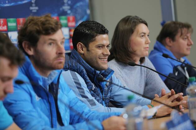 ST. PETERSBURG, RUSSIA. NOVEMBER 3, 2014. Zenit s head coach Andre Villas-Boas (2nd L) and Zenit s Hulk (C)  RE153C72