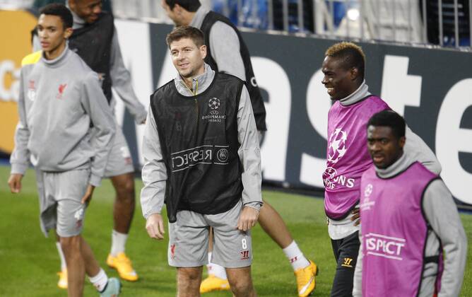 FC Liverpool training session in Madrid at Bernabeu stadium. In this picture, Mario Balotelli and Steven Gerrard. xANGELxRIVEROx 