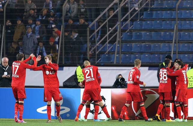 Aktuell Fussball, Champions League, Zenit St. Petersburg - Bayer Leverkusen ST. PETERSBURG, RUSSIA. NOVEMBER 4, 2014. Bayer s players celebrate scoring in their 2014 15 Season UEFA Champions League Group C Round 4 football match against Zenit St. Petersburg at Petrovsky Stadium. FC Bayer won the game 2:1.Ruslan Shamukov TASS  premiumd RE153E93