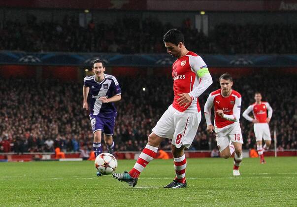 Aktuell Fussball, Champions League, FC Arsenal - RSC Anderlecht Arsenal s Mikel Arteta scoring his sides opening goal - Champions League Group D - Arsenal vs Anderlecht- Emirates Stadium - London - England - 4th November 2014 - Picture David Klein Sportimage EDITORIAL USE ONLY. No use with unauthorised audio, video, data, fixture lists, club league logos or live services. Online in-match use limited to 120 images, no video emulation. No use in betting, games or single club league player publications.