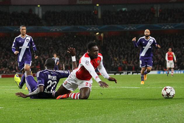Aktuell Fussball, Champions League, FC Arsenal - RSC Anderlecht Arsenal s Danny Welbeck gets brought down to win a penalty - Champions League Group D - Arsenal vs Anderlecht- Emirates Stadium - London - England - 4th November 2014 - Picture David Klein Sportimage EDITORIAL USE ONLY. No use with unauthorised audio, video, data, fixture lists, club league logos or live services. Online in-match use limited to 120 images, no video emulation. No use in betting, games or single club league player publications.