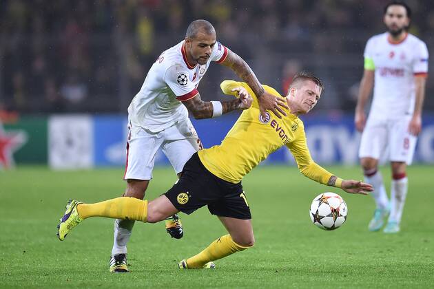 Aktuell Fussball, Champions League, Borussia Dortmund - Galatasaray Istanbul Fußball Champions League Gruppenphase 4.Spieltag Borussia Dortmund - Galatasaray Istanbul am 04.11.2014 im Signal Iduna Park in Dortmund Felipe Melo ( Istanbul ), links - Marco Reus ( Dortmund ), rechts