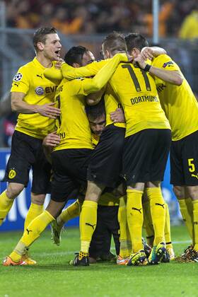 Aktuell Fussball, Champions League, Borussia Dortmund - Galatasaray Istanbul Torschütze Sokratis Papastathopoulos (BvB) mittendrin 04.11.2014, Dortmund, Borussia Dortmund vs. Galatasaray Istanbul Â