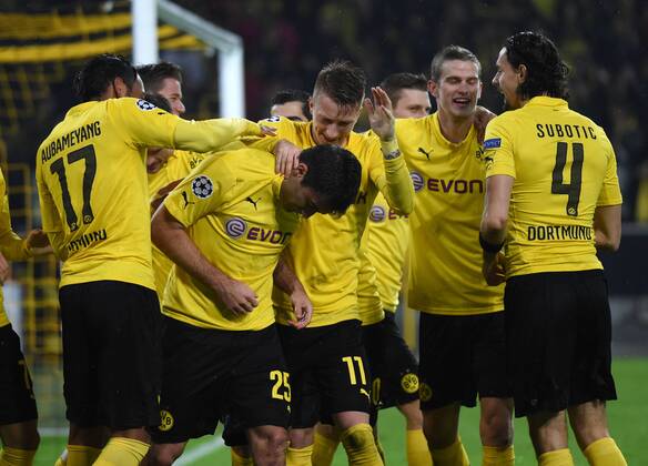 Aktuell Fussball, Champions League, Borussia Dortmund - Galatasaray Istanbul 04.11.2014, Fussball, Saison 2014 15, UEFA Champions League, Vorrunde, Borussia Dortmund - Galatasaray Istanbul Jubel BVB nach dem zweiten Treffer, v.re., Neven Subotic (Borussia Dortmund), Sven Bender (Borussia Dortmund), Lukasz Piszczek (Borussia Dortmund), Marco Reus (Borussia Dortmund), Sokratis (Borussia Dortmund), Pierre-Emerick Aubameyang, Pierre Emerick Aubameyang (Borussia Dortmund)