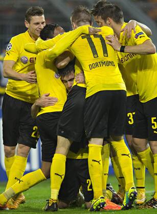 Aktuell Fussball, Champions League, Borussia Dortmund - Galatasaray Istanbul Dortmund, 04.11.2014, Signal-Iduna-Park Torjubel: Sokratis (BvB) Borussia Dortmund - Galatasaray Istanbul