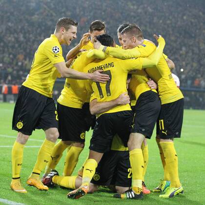 Aktuell Fussball, Champions League, Borussia Dortmund - Galatasaray Istanbul vl: Lukasz Piszczek (Borussia Dortmund 26), Pierre-Emerick Aubameyang (Borussia Dortmund 17) und Marco Reus (Borussia Dortmund 11) feiern Sokratis (Borussia Dortmund 25 - verdeckt) beim Torjubel nach dem Treffer zum 2:0 Borussia Dortmund vs Galatasaray Istanbul, Fussball Champions League, 04.11.2014 EP_JSE