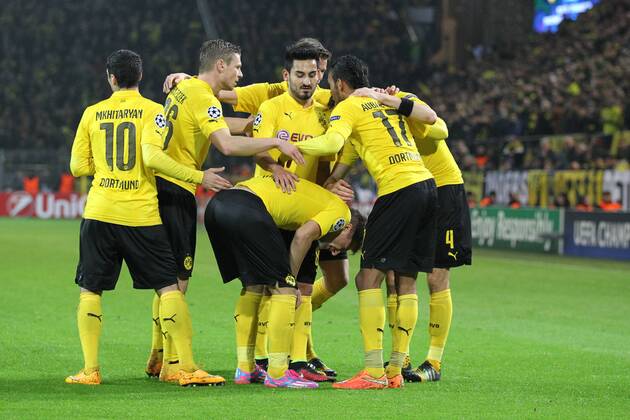 Aktuell Fussball, Champions League, Borussia Dortmund - Galatasaray Istanbul vl: Henrikh Micki Mkhitaryan (Borussia Dortmund 10), -26-, Ilkay Guendogan (Borussia Dortmund 8) und Pierre-Emerick Aubameyang (Borussia Dortmund 17) um Torschuetze Ciro Immobile (Borussia Dortmund 9) beim Torjubel nach dem Treffer zum 3:1 Borussia Dortmund vs Galatasaray Istanbul, Fussball, Champions League, 04.11.2014 EP_JSE