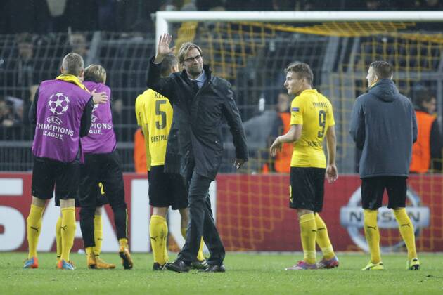 Aktuell Fussball, Champions League, FC Arsenal - RSC Anderlecht Trainer Jürgen Klopp (Borussia Dortmund) winkt in Richtung Ehrentribuene Borussia Dortmund vs Galatasaray Istanbul, Fussball, Champions League, 04.11.2014 EP_JSE