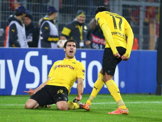 Dienstag 04.11.2014, Saison 2014 2015, UEFA Champions League, 4. Spieltag im Signal Iduna Park, BVB Borussia Dortmund - Galatasaray Istanbul 4:1, Dortmunder Torjubel zum 2:0, Sokratis Papastathopoulos (BVB) mit Pierre-Emerick Aubameyang (BVB), v.l.