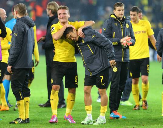 Dienstag 04.11.2014, Saison 2014 2015, UEFA Champions League, 4. Spieltag im Signal Iduna Park, BVB Borussia Dortmund - Galatasaray Istanbul 4:1, Dortmunder Jubel nach Schlusspfiff: Ciro Immobile (BVB) und Shinji Kagawa (BVB), v.l.