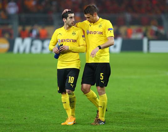 Dienstag 04.11.2014, Saison 2014 2015, UEFA Champions League, 4. Spieltag im Signal Iduna Park, BVB Borussia Dortmund - Galatasaray Istanbul 4:1, Dortmunder Jubel nach Schlusspfiff: Henrikh Mkhitaryan (BVB) und Sebastian Kehl (BVB), v.l.
